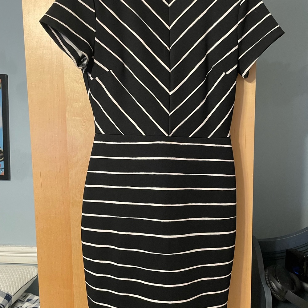Banana Republic Striped Sheath Dress. Size 4. Black & Cream